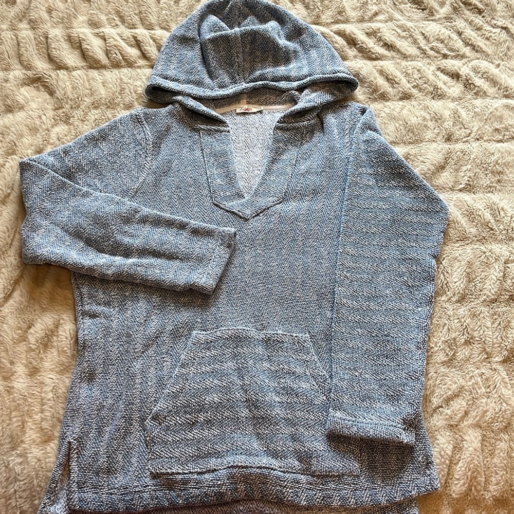 Feathery men’s S. Whitwater hoodie. Excellent condition
